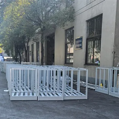 Használhatók egymásra rakható keretek pincében?